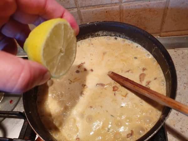 Lămâie în ciulamaua de ciuperci