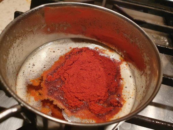 Unt cu boia de ardei dulce (paprika)