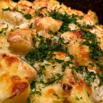 Kartoffel – Cartofi cu cașcaval gratinați la cuptor